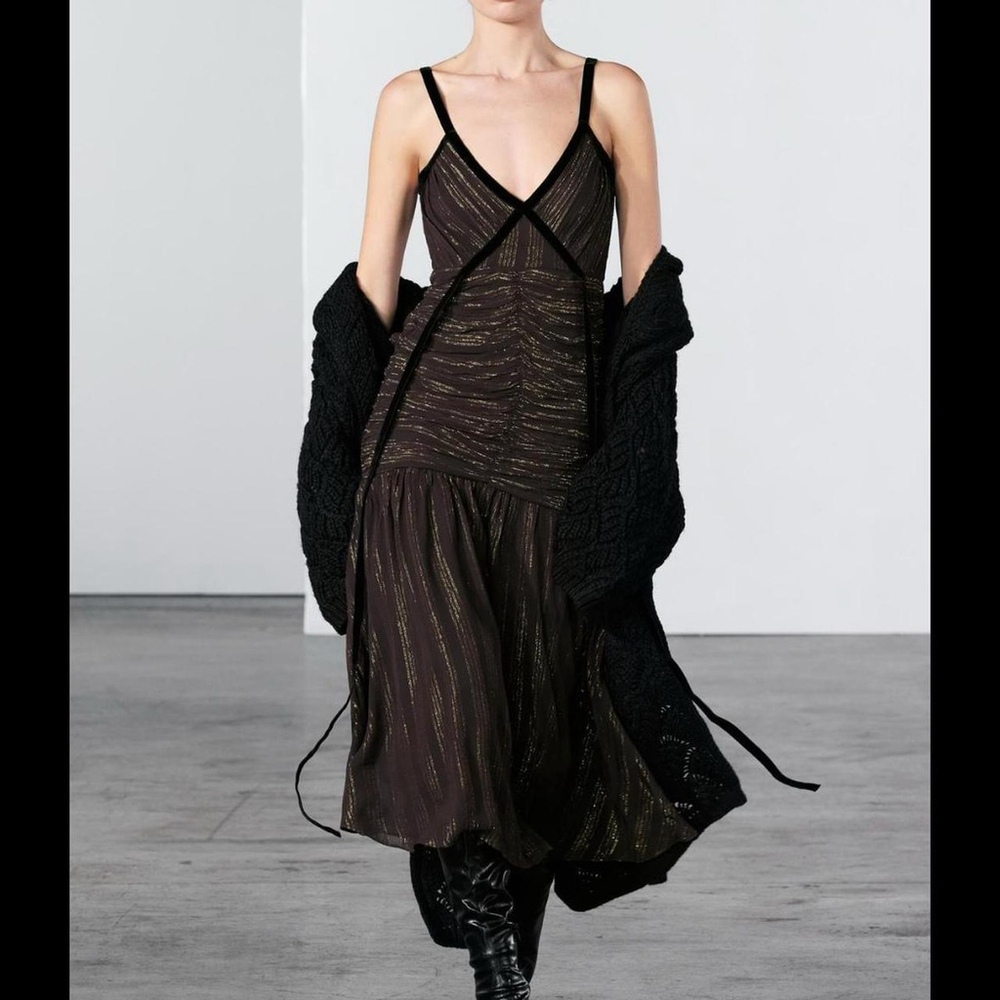 dresses - Picture 4 of 8